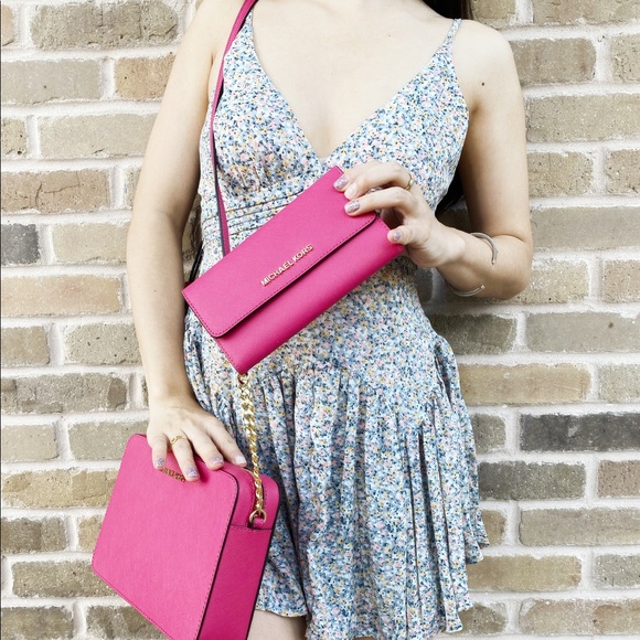 SET👜💕-Michael Kors Crossbody &Wallet - Picture 3 of 8